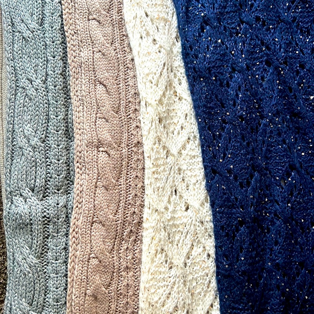 Lot of 4 scarves